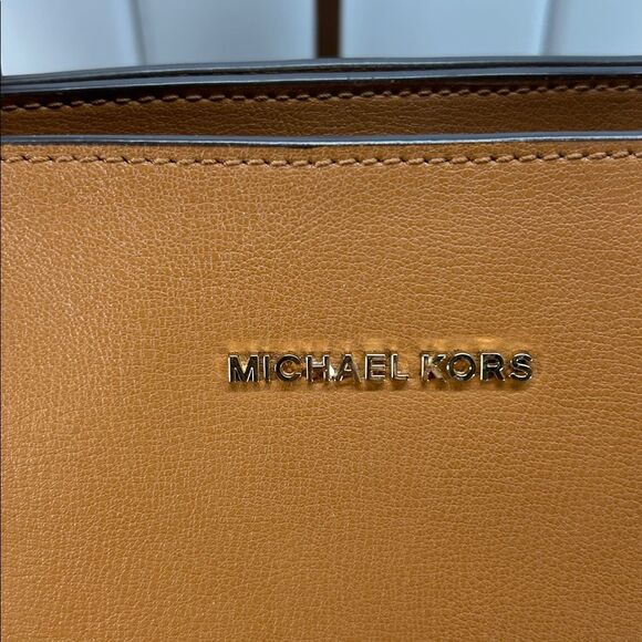 9265 MIchael Kors studded tote bag - Picture 11 of 12